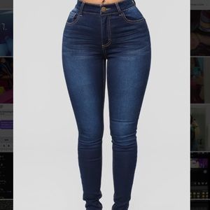 Size 5 fashion nova jeans.